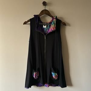 EUC ANGEL APPAREL ZIP-UP HOODED VEST BLACK / RAINBOW ANIMAL PRINT SIZE SMALL